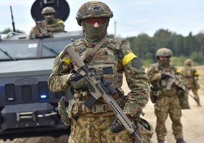 مقتل جندي أوكراني وإصابة آخر في قصف شرق البلاد