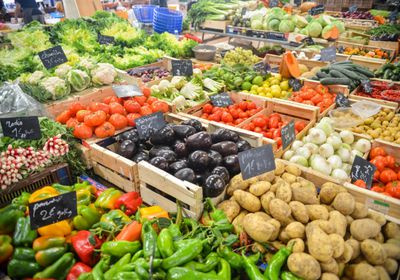 استقرار أسعار الخضروات والفواكه بأسواق عدن اليوم الخميس