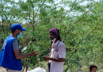 الدولية للهجرة توزع 55 طفاية حريق على النازحين بالساحل الغربي
