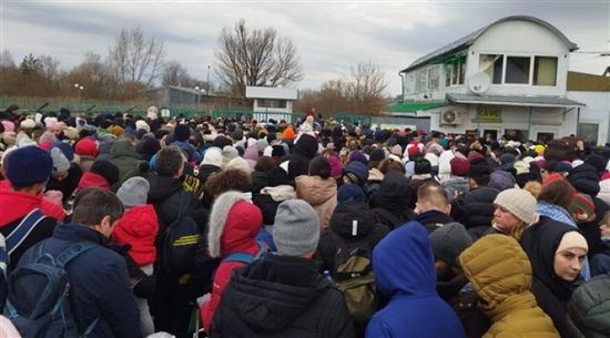 بولندا تُعلن وصول 35 ألف لاجئ من أوكرانيا