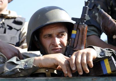 ألمانيا تسلم 5 آلاف خوذة للجيش الأوكراني