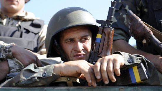 ألمانيا تسلم 5 آلاف خوذة للجيش الأوكراني