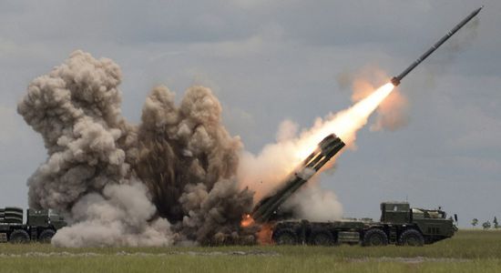 صاروخ روسي يستهدف خزانًا للنفط بأوكرانيا