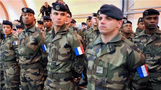 فرنسا تعلن تعبئة 9500 جندي للرد على روسيا