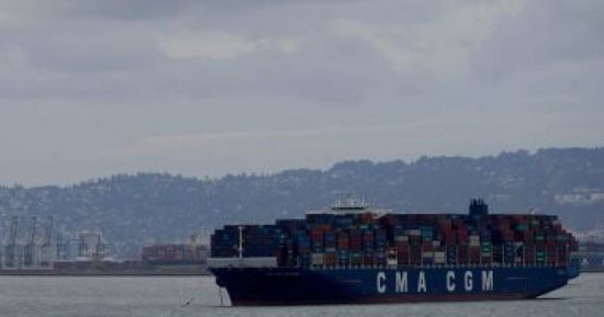 بريطانيا تدرس حظر دخول السفن الروسية للموانئ