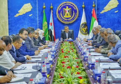 "رئاسة الانتقالي" تطالب الحكومة والمركزي بتأمين الوقود وضبط الأسعار