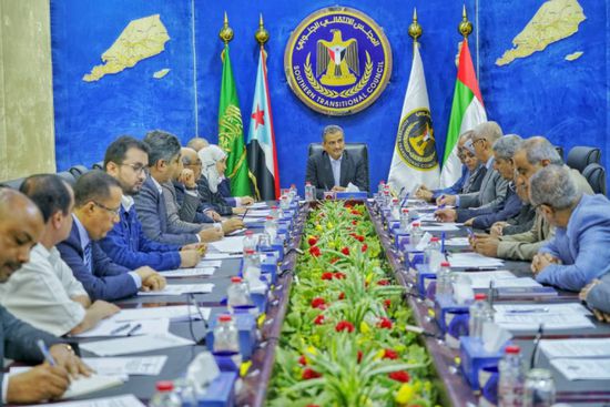 "رئاسة الانتقالي" تطالب الحكومة والمركزي بتأمين الوقود وضبط الأسعار