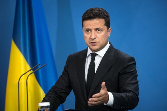 الرئيس الأوكراني يطالب بفرض حظر جوي بسماء بلاده