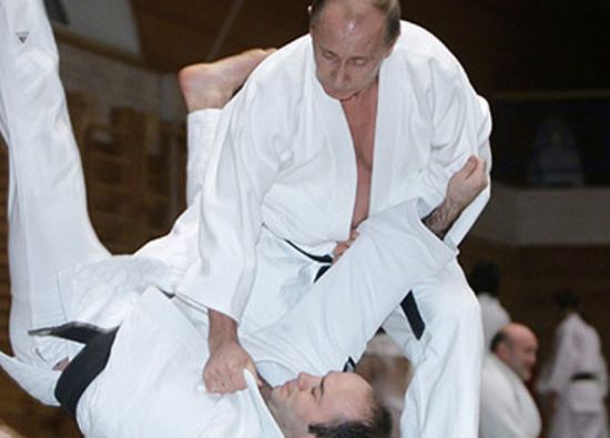 اتحاد التايكوندو يجرد بوتين من الحزام الأسود الشرفي