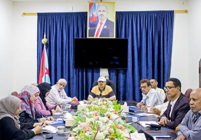 "اقتصادية الانتقالي" تستعرض أبعاد قرار تحويل المرتبات لـ"التسليف الزراعي"