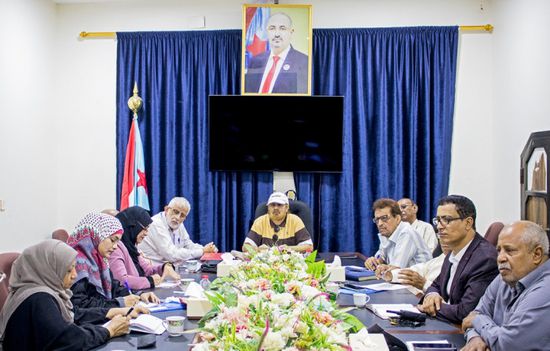 "اقتصادية الانتقالي" تستعرض أبعاد قرار تحويل المرتبات لـ"التسليف الزراعي"