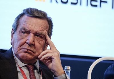 على صلة بروسيا.. دورتموند يسحب العضوية الفخرية من مستشار ألماني