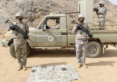 ضبط 5 يمنيين بمحاولات تهريب مخدرات وقات للسعودية