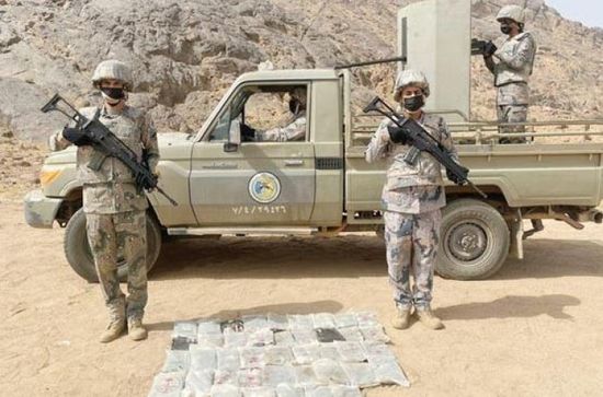 ضبط 5 يمنيين بمحاولات تهريب مخدرات وقات للسعودية