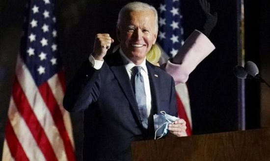 بايدن يرحب بقرار فيزا وماستركارد بتعليق خدماتهما بروسيا