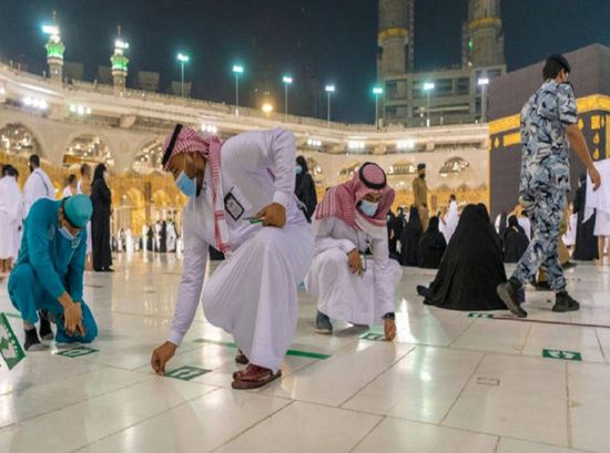 السعودية.. المصلون يصلّون الفجر بدون تباعد اجتماعي