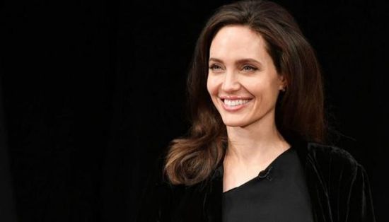 أنجلينا جولي تصل إلى العاصمة عدن