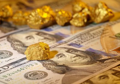 الذهب يتخطى الـ2000 دولار بسبب الغزو الروسي