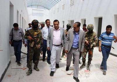 السقطري يزور "الخدمات الزراعية" ويوجه بإنجاز ترميمها