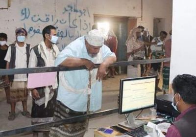 بدء صرف الحوالات النقدية الطارئة في المحفد