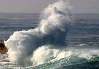 رياح قوية تؤثر على البحر وارتفاع مستوى الموج