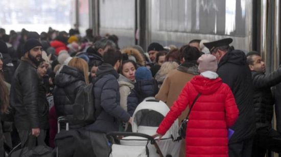 وسط النار.. تعرف على عدد الفارين من أوكرانيا