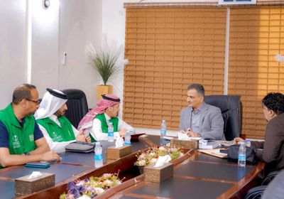 محافظ عدن والبرنامج السعودي يبحثان إنجاز المشاريع التنموية