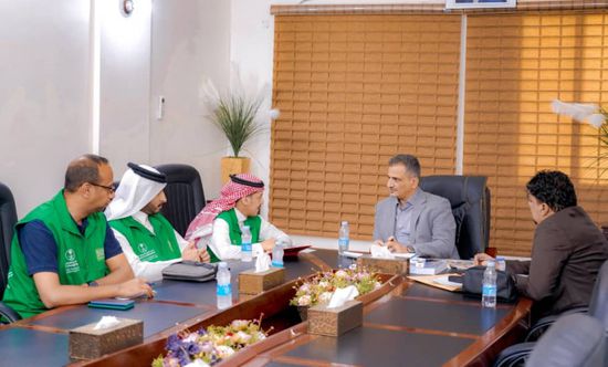 محافظ عدن والبرنامج السعودي يبحثان إنجاز المشاريع التنموية