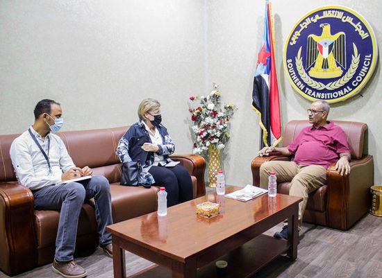 الجعدي وميتشل يبحثان تعزيز دور المرأة بالعملية السياسية