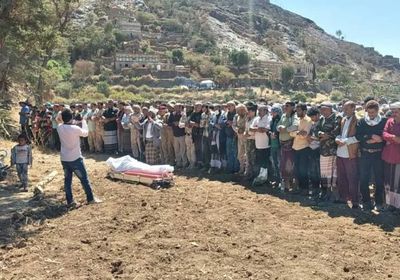 حشود الضالع تودع الشهيد فضل النقيب إلى مثواه الأخير