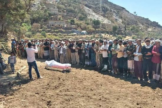 حشود الضالع تودع الشهيد فضل النقيب إلى مثواه الأخير