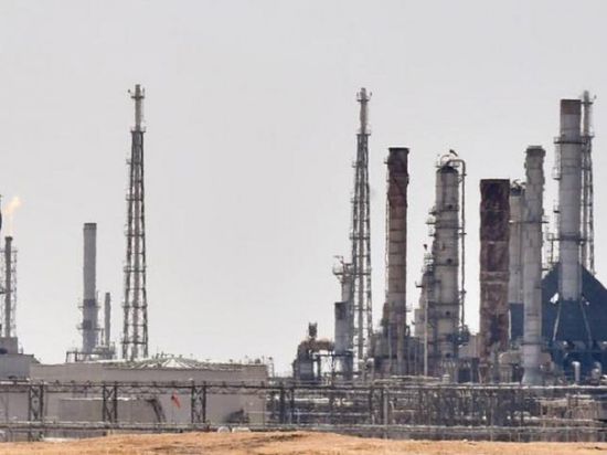 البحرين تستنكر الاعتداء بمسيرة على مصفاة الرياض