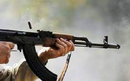 باغتهما وهرب.. مسلح يقتل شابين برصاصة واحدة في إب