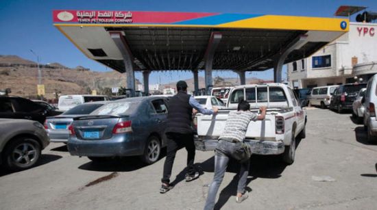 الشرق الأوسط: الحوثي يبيع المواقع في طوابير الوقود