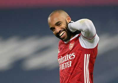 برشلونة يخطط لضم لاكازيت نجم أرسنال 