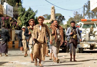 الشرق الأوسط: دعوات لخنق الحوثي على غرار القاعدة وداعش