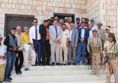 وزير الزراعة يتفقد مقر المصائد السمكية بسقطرى