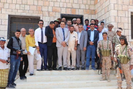 وزير الزراعة يتفقد مقر المصائد السمكية بسقطرى