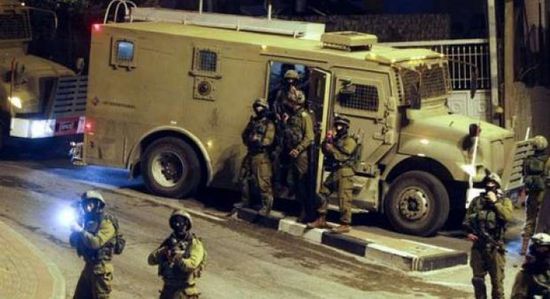 اشتباكات عنيفة بين فلسطينيين وجنود الاحتلال بالقدس