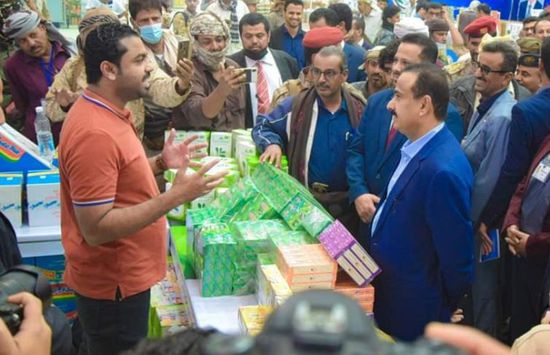 منتجات بأسعار مخفضة.. العولقي يطلق المعرض الرمضاني في عتق