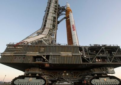 ناسا تنقل صاروخها الجديد لمنصة الإطلاق