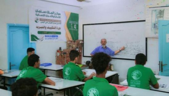فريق "سلمان للإغاثة" يتفقد مشروع تمكين الشباب بعدن