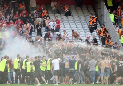 زجاجة مياه تلغي مباراة كرة قدم بالدوري الألماني