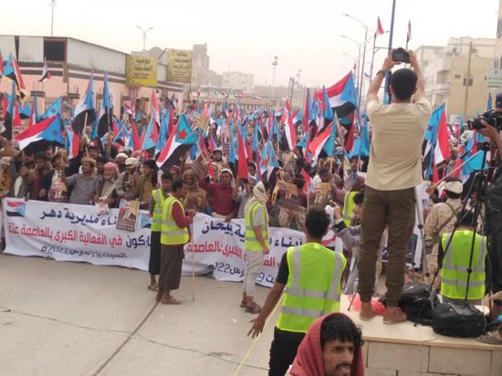 بالقنابل الصوتية.. محاولات ترويع لرافضي الكيانات اليمنية في شبوة