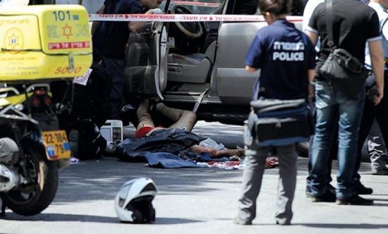 فلسطيني يطعن شرطيين إسرائيليين بالقدس