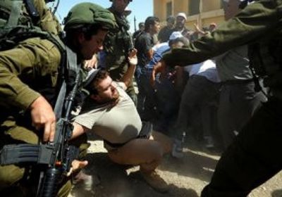 الجيش الإسرائيلي يعتقل فلسطينيين شمال غزة