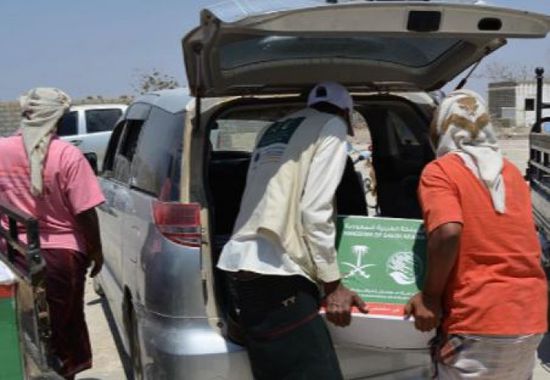 توزيع مساعدات غذائية على 3738 مستفيد في أحور