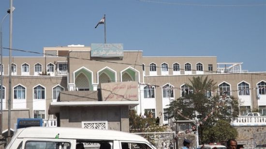 "الثورة العام" يغلق أبوابه أمام مرضاه