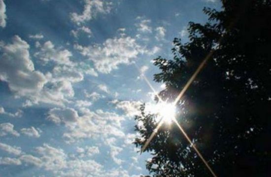 أجواء صحوة تميل للغيوم في المناطق الساحلية