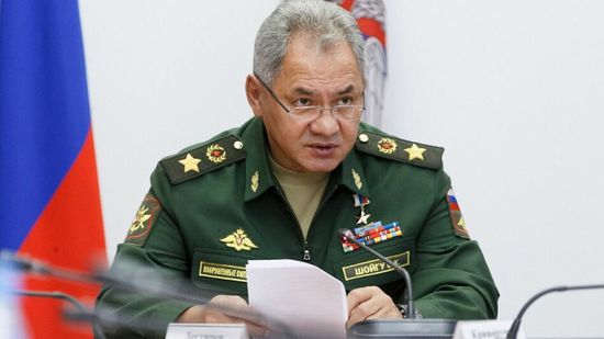 التكهنات حول مصير وزير الدفاع الروسي تجبره على الظهور